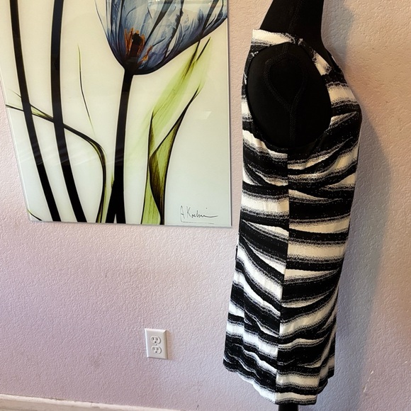 Must bundle dress size large - Picture 2 of 6